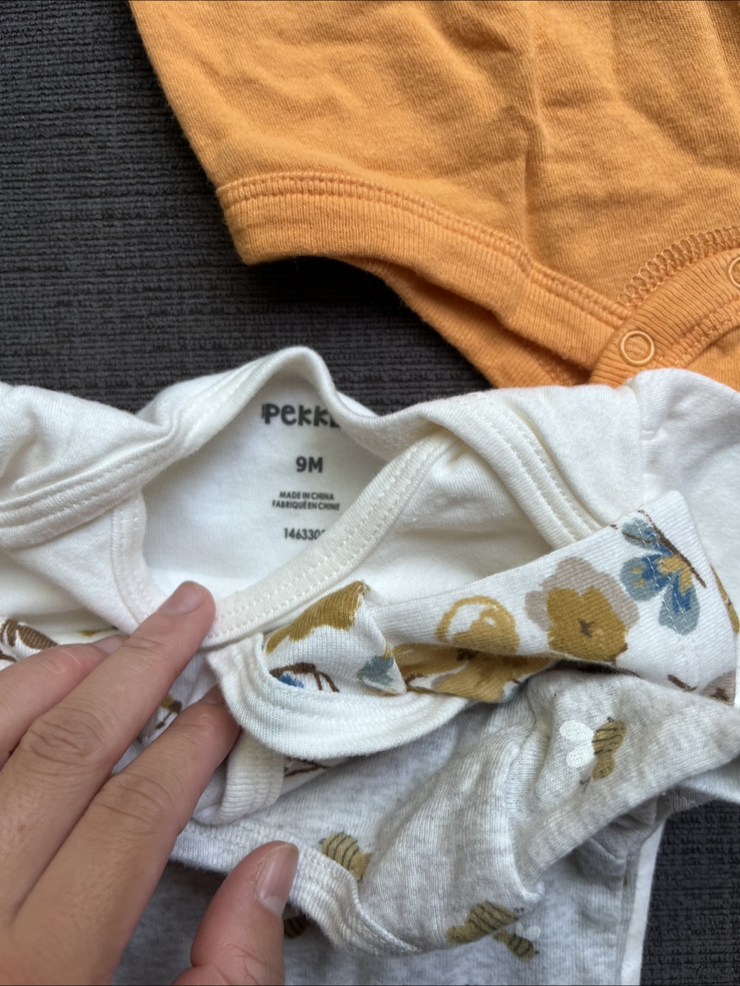 9 month Bodysuits -Pekkle, little planet, Disney - photo 3
