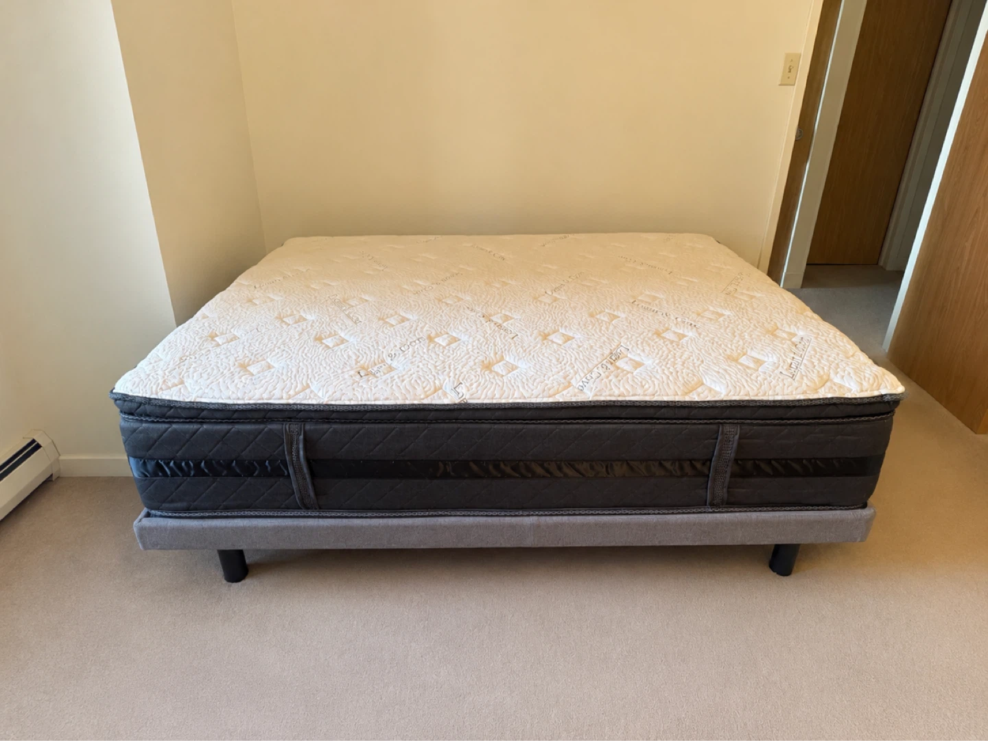 Full Size Logan & Cove Mattress - Great Condition - photo 2