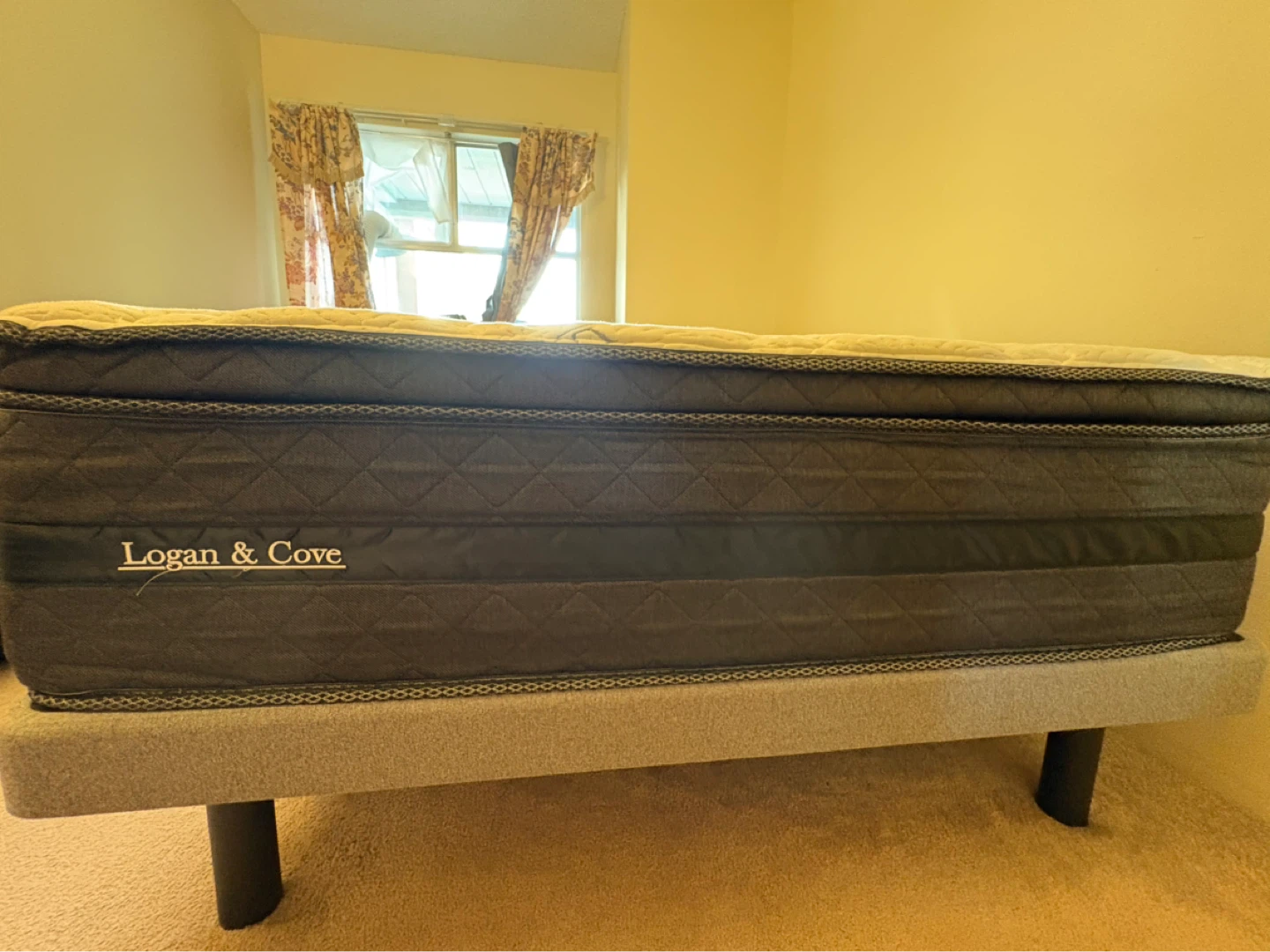 Full Size Logan & Cove Mattress - Great Condition - photo 3