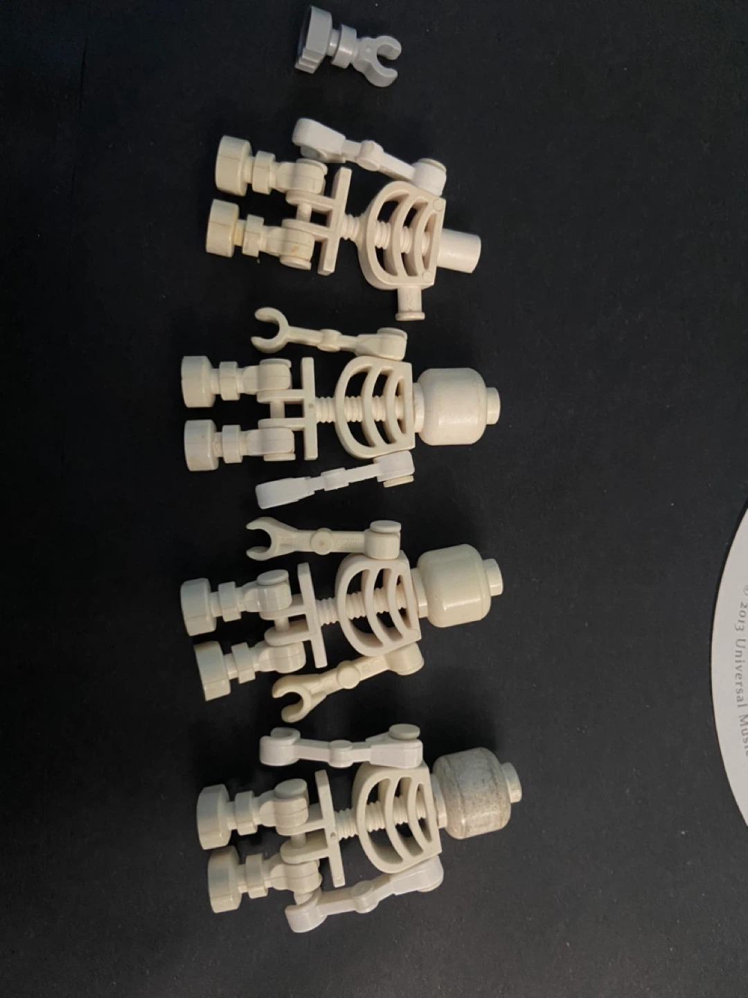 LEGO Skeleton Minifigures - Lot of 3 + partial 1 - photo 3