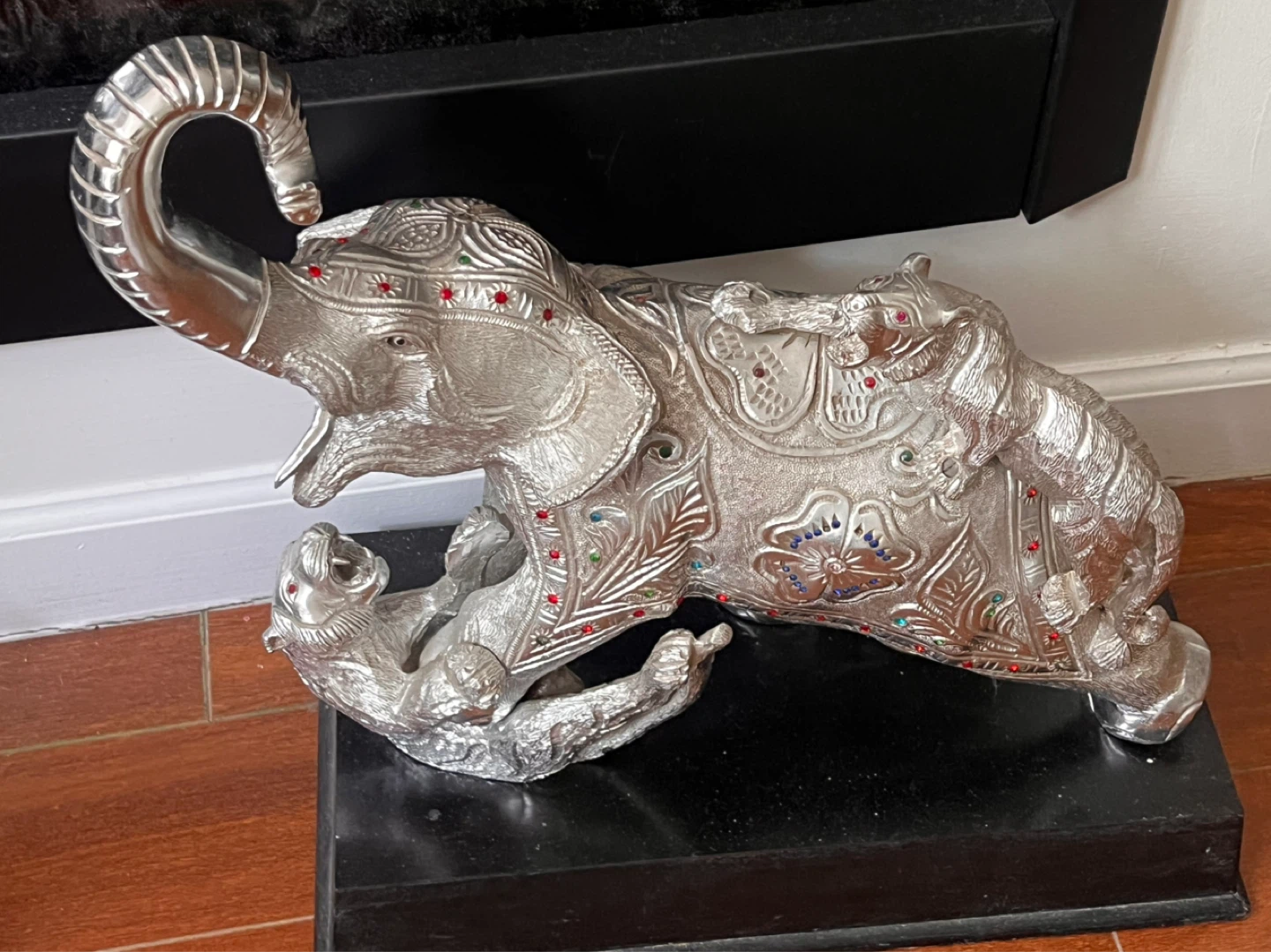 Set of 2 Silver Elephants with Tiger Figurines - photo 3