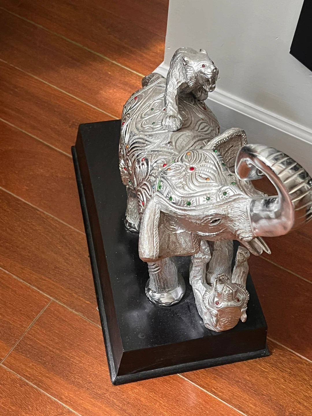 Set of 2 Silver Elephants with Tiger Figurines - photo 2