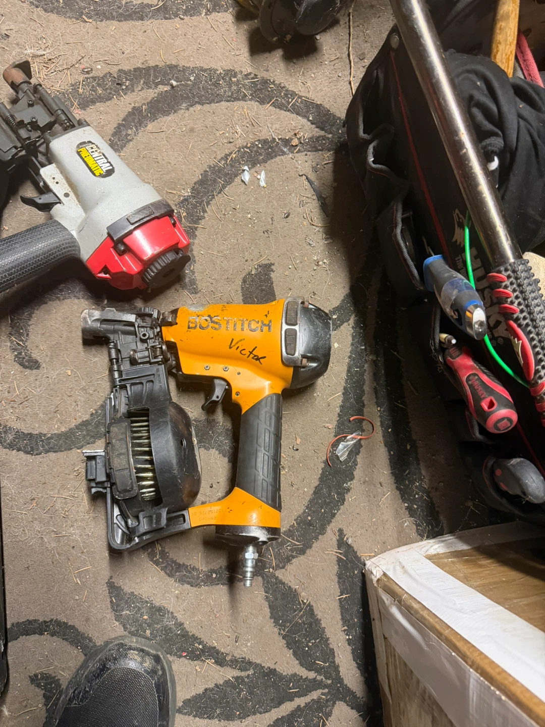 Compressor nail guns