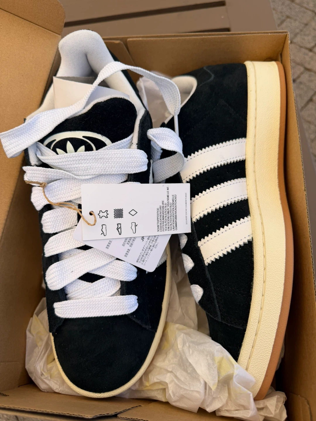 ADIDAS CAMPUS BLACK AND WHITE SIZE 10