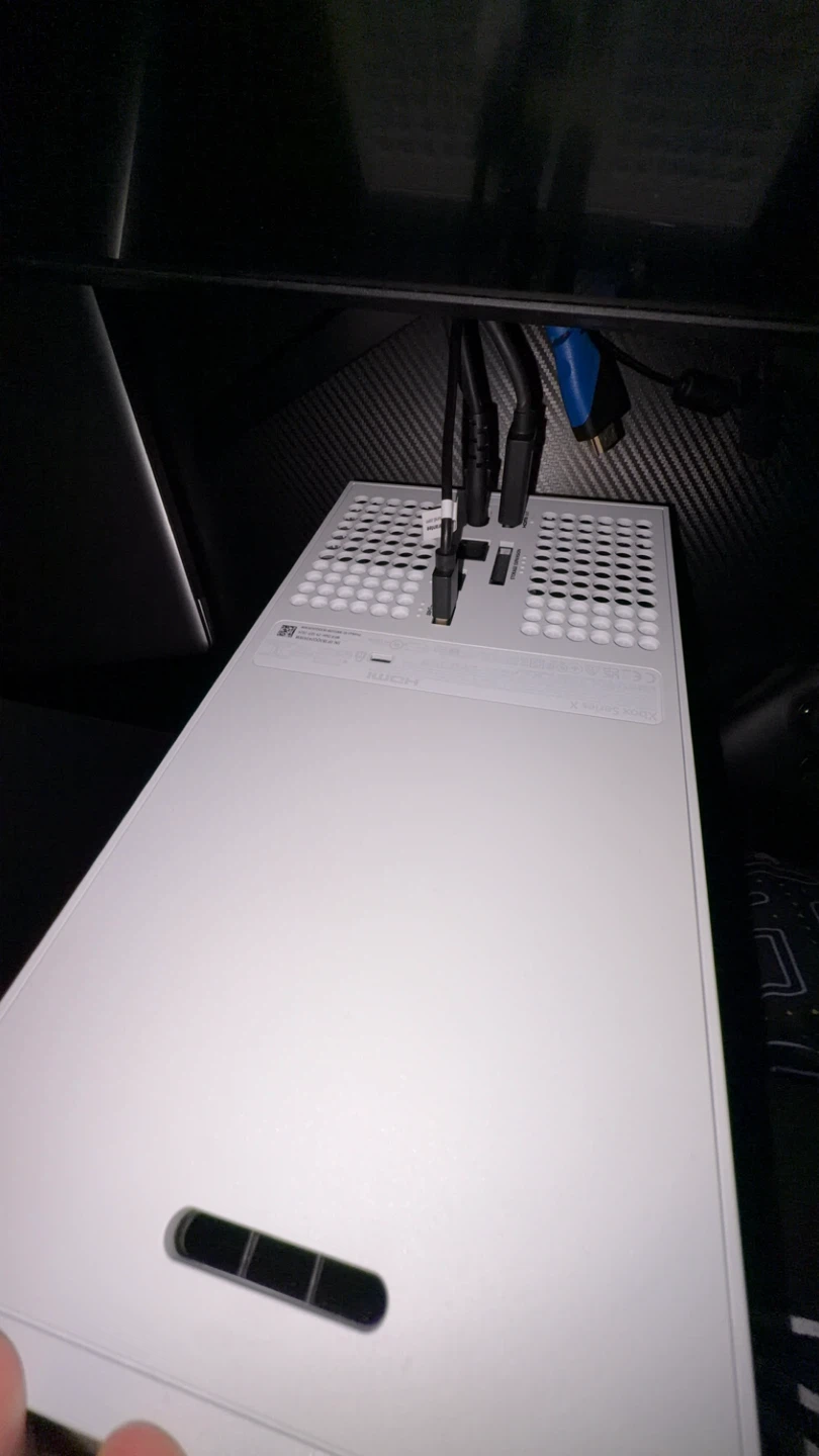Xbox series X white with a monitor&controller - photo 2