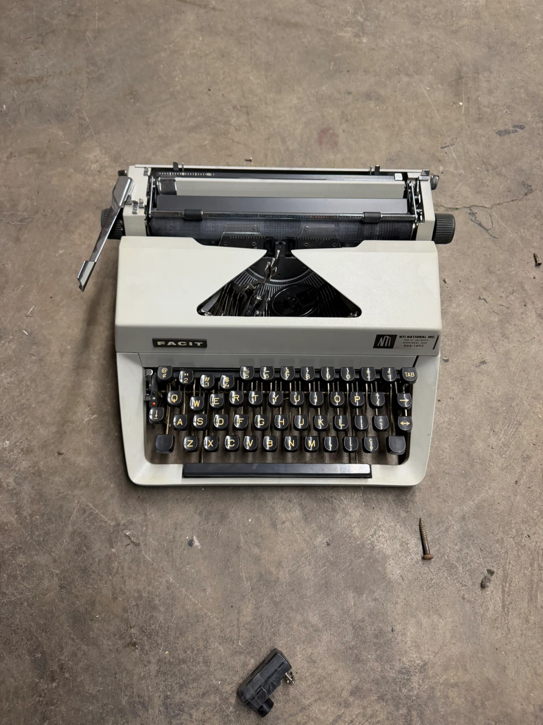 Facit Electric Typewriter - photo 3