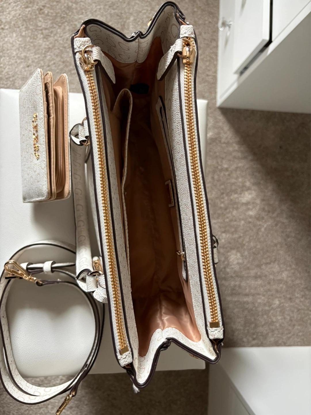 Guess Handbag and Wallet Set - photo 2