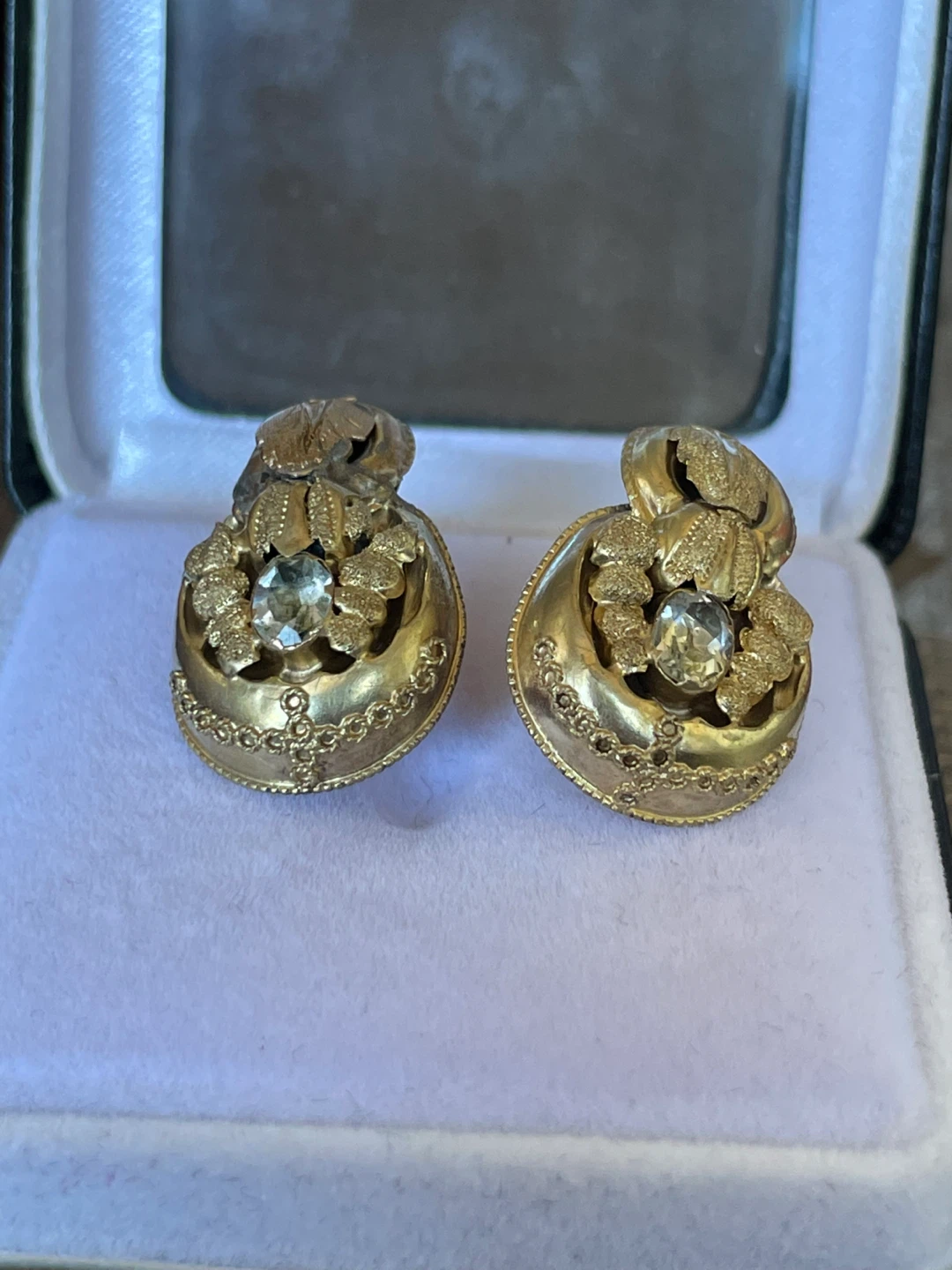 14k Yellow Gold Etruscan Style Screw on Earrings  Victorian - photo 3