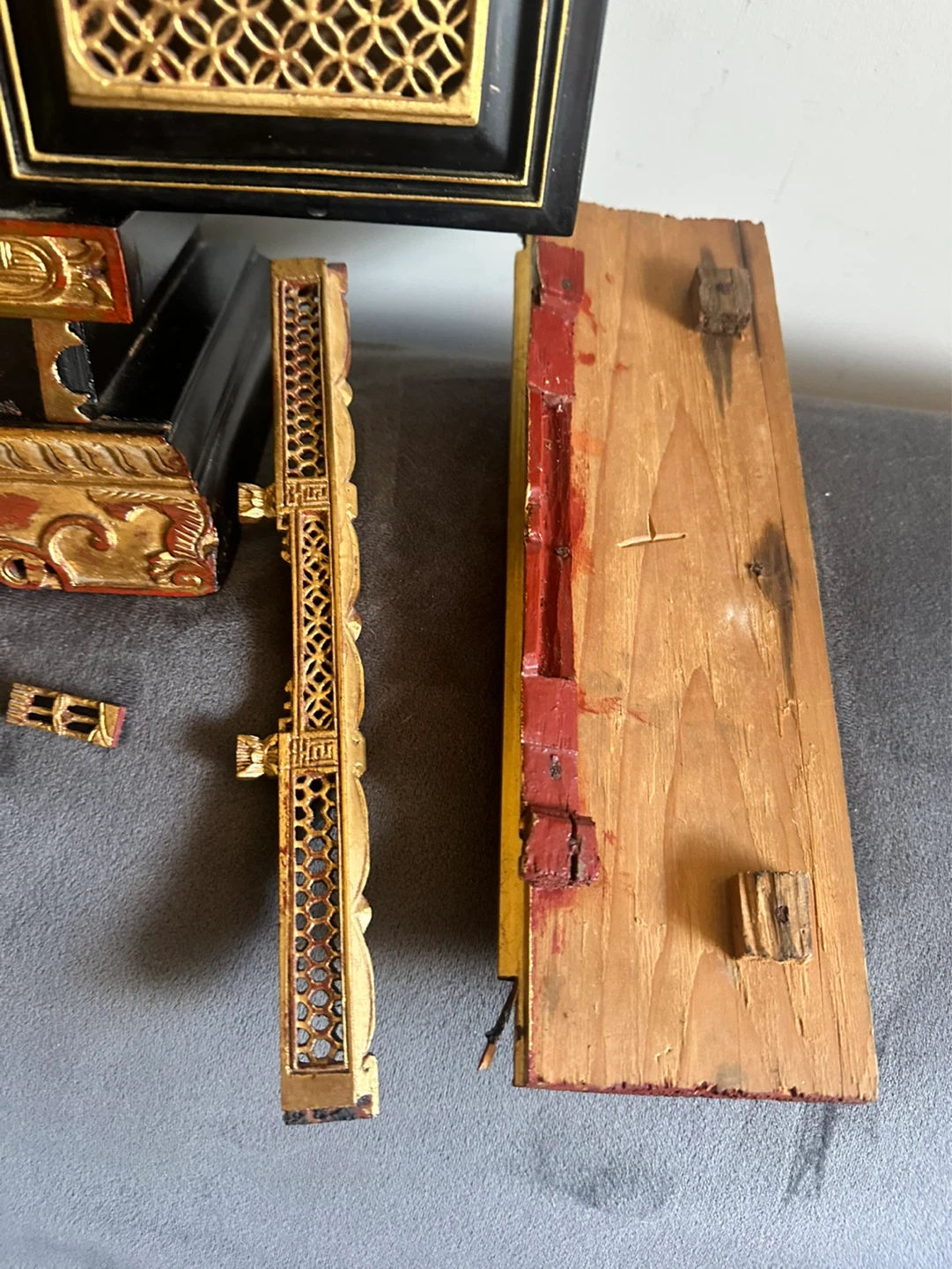 STRAITS CHINESE RED & GOLD CARVED SHRINE CABINET - photo 3