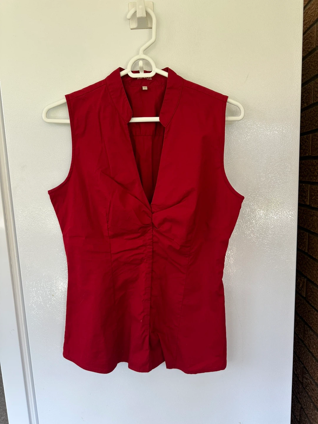 RW & Co. Red Sleeveless V-Neck Top M/M