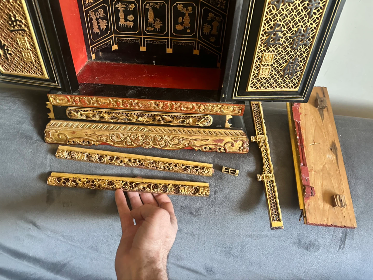 STRAITS CHINESE RED & GOLD CARVED SHRINE CABINET - photo 4