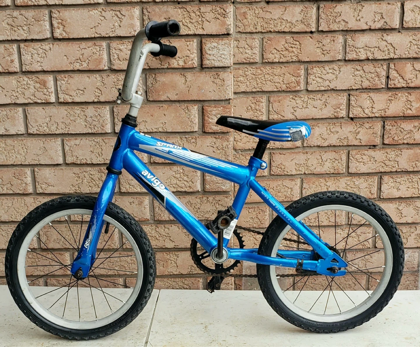 Blue Avigo Spark Bike