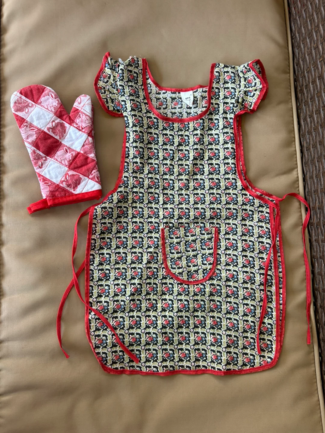 Kids Apron and Oven Mitt Set