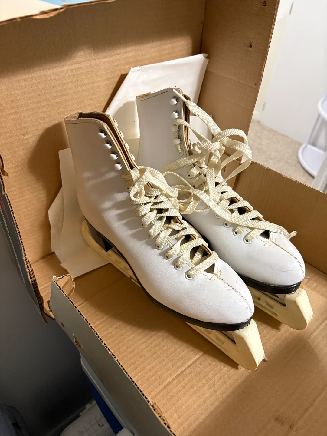 Daoust Karen Magnussen Figure Skates - photo 3