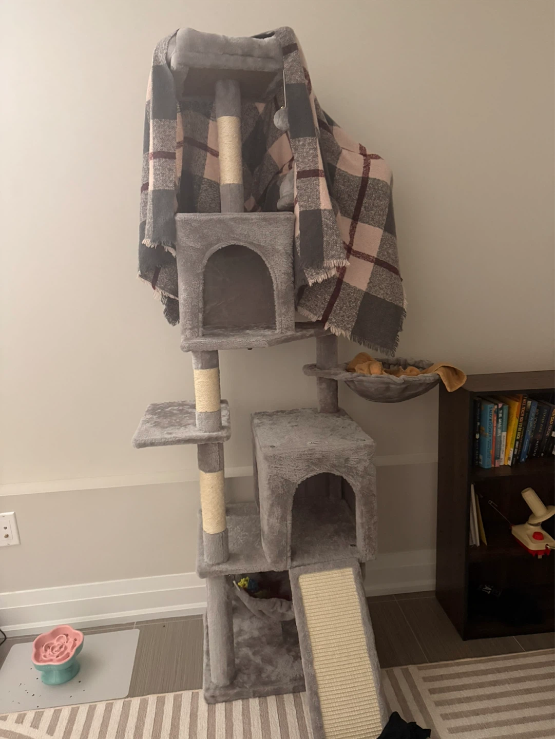 Multi-level Cat Tree with Scratching Posts