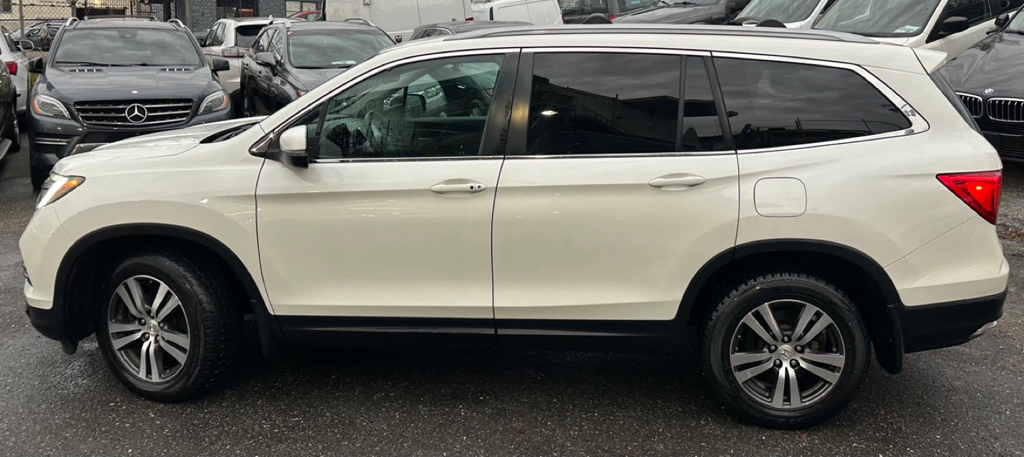 White Honda Pilot AWD SUV - photo 4