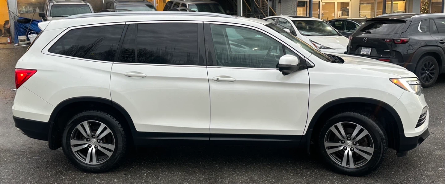 White Honda Pilot AWD SUV - photo 3