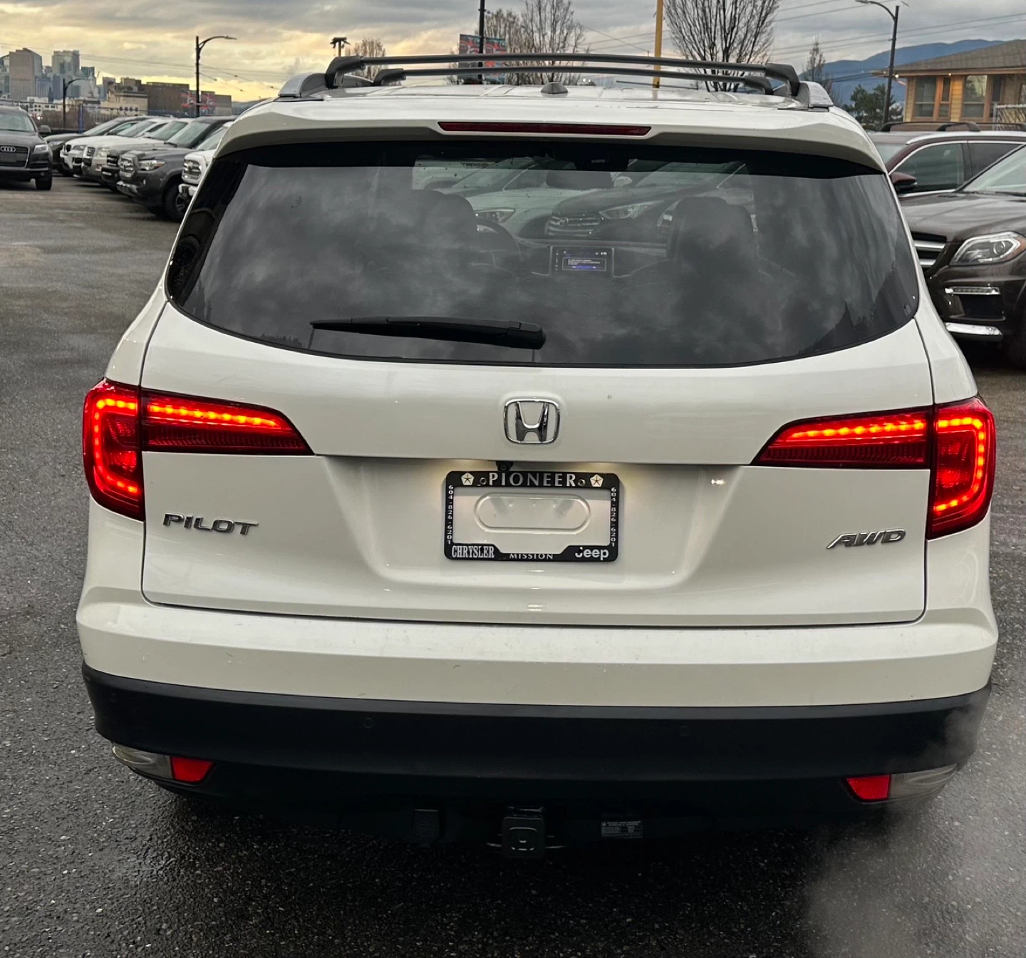 White Honda Pilot AWD SUV - photo 5