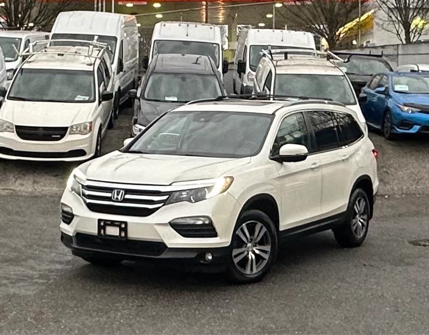 White Honda Pilot AWD SUV