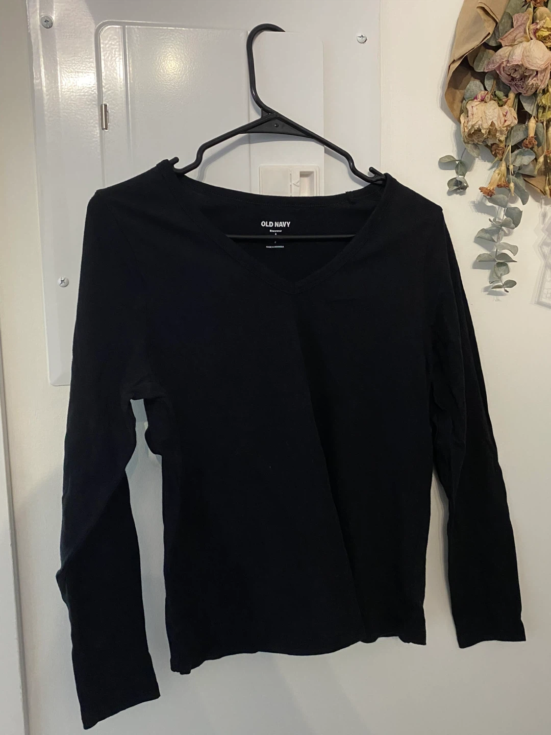 Old Navy Black V-Neck Long Sleeve Top