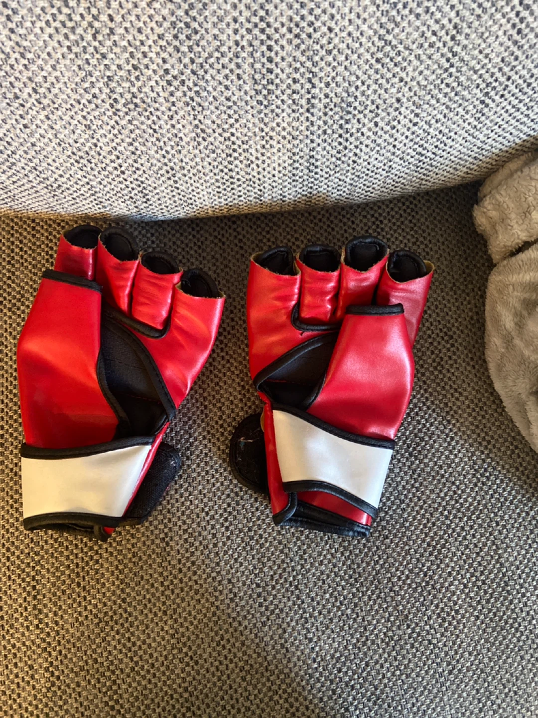 Red MMA Training Gloves - photo 2