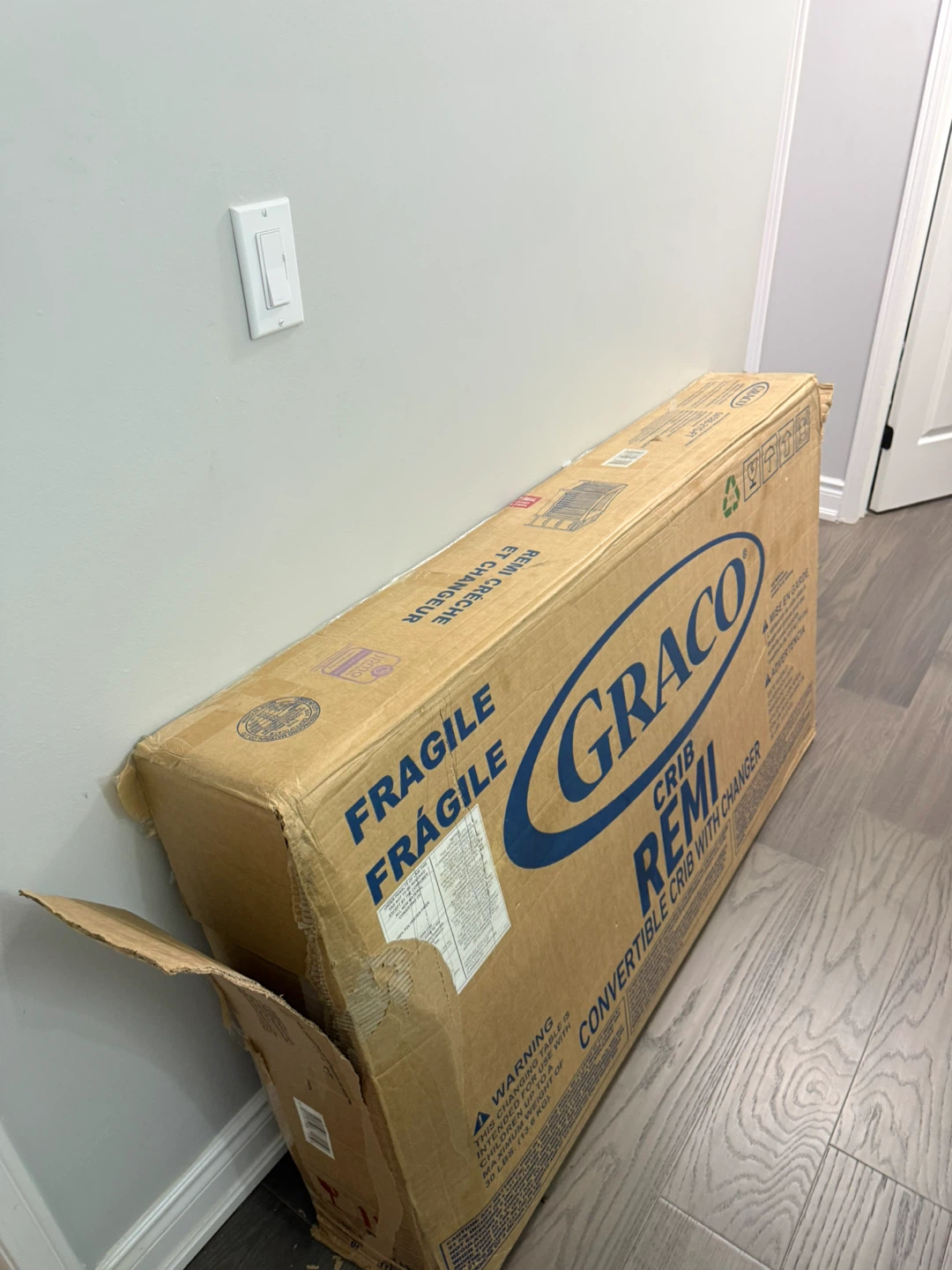 Graco Remi Convertible Crib with Changer - New in Box - photo 2