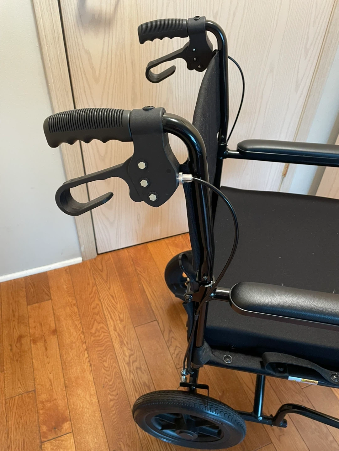 Mobb Health Care Transport Chair - New Condition - photo 3
