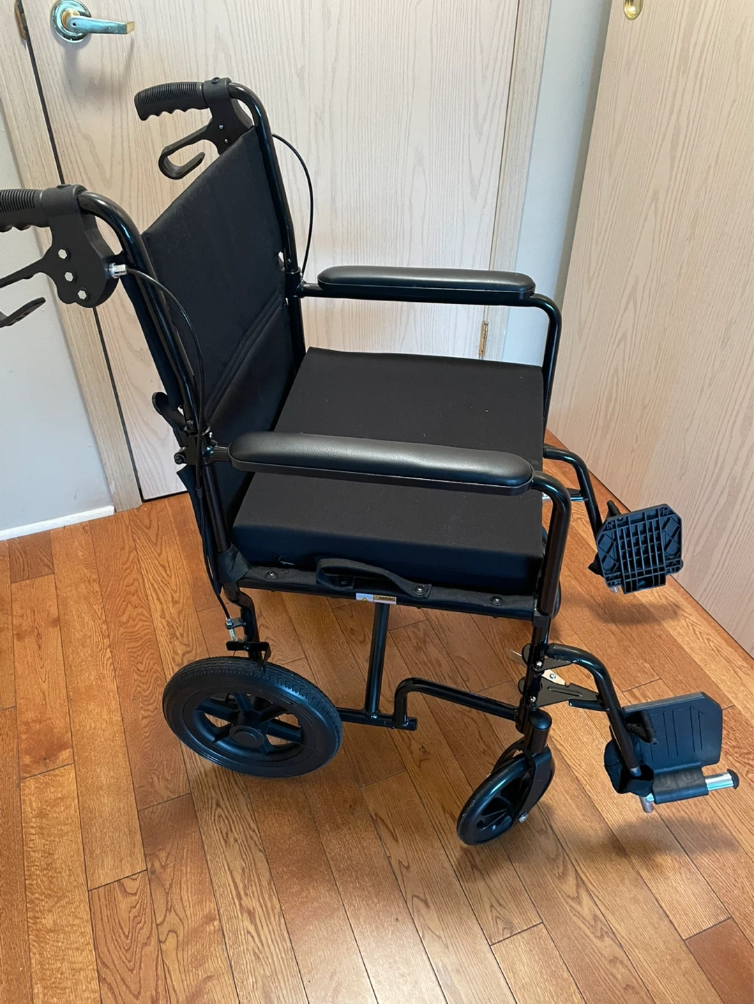 Mobb Health Care Transport Chair - New Condition - photo 2