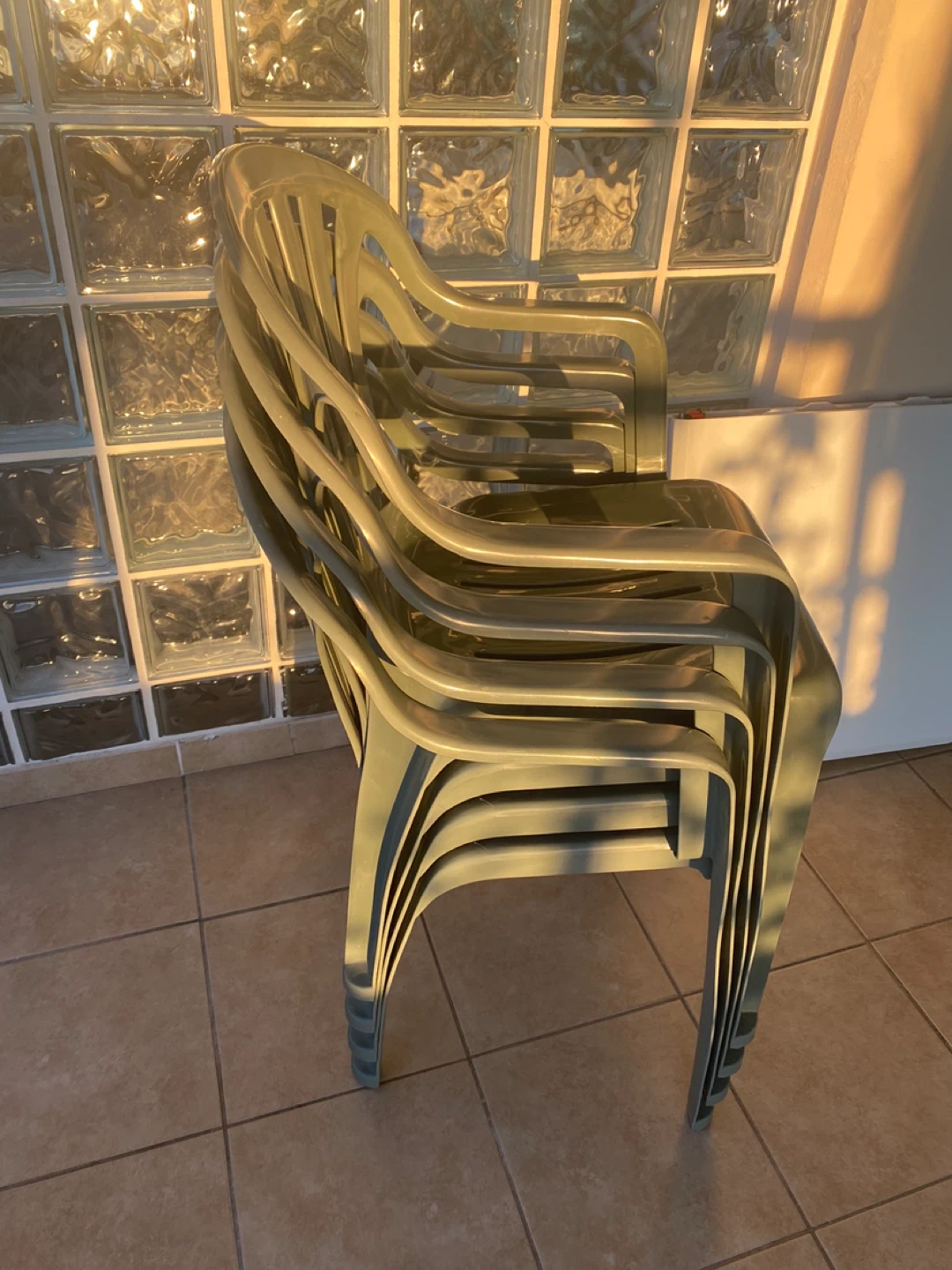 4 Stackable Plastic Patio Chairs Set - photo 2