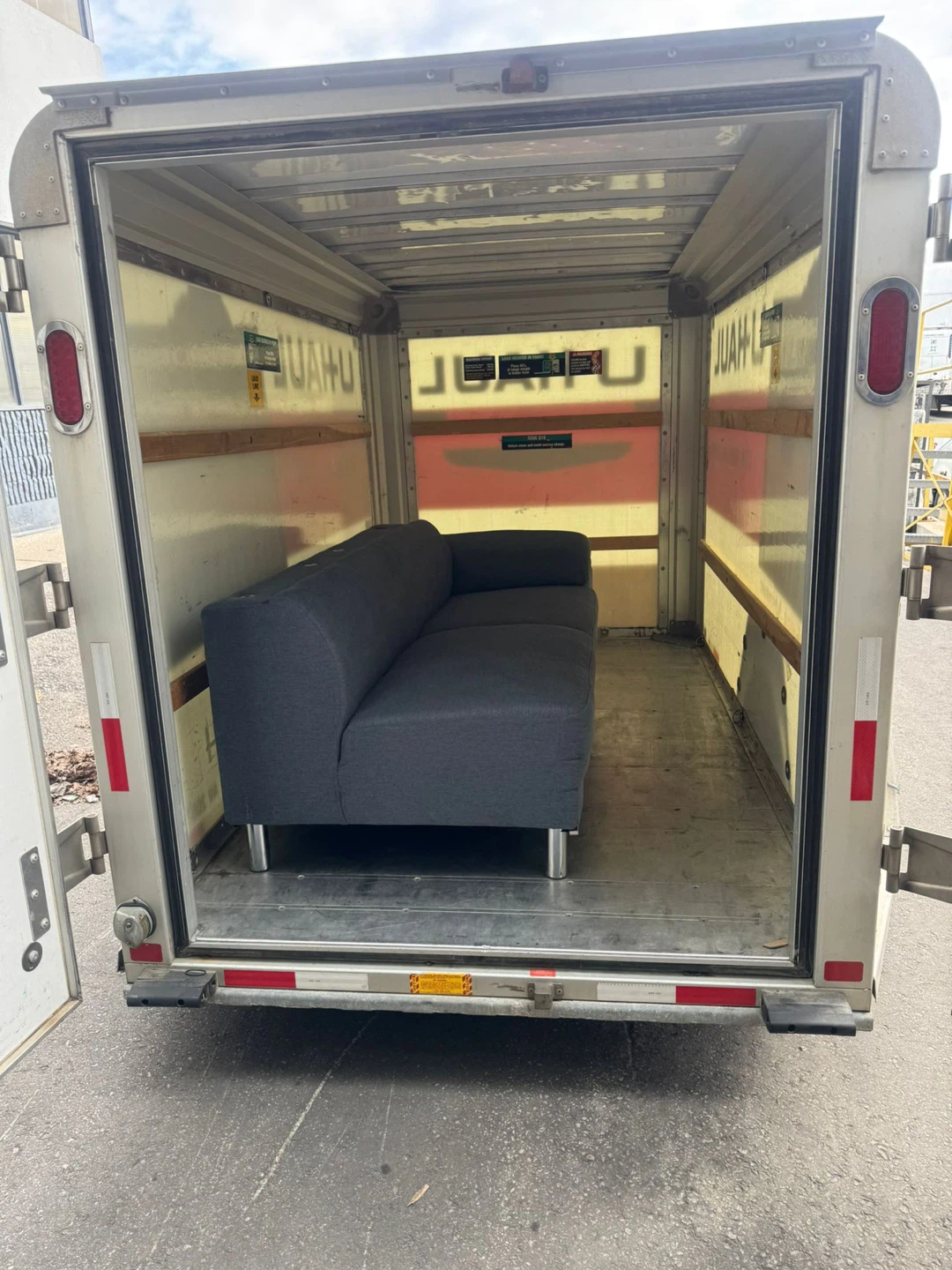 Moving delivery truck and trailer - photo 2