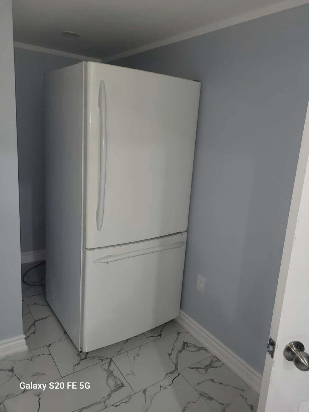 White Top Freezer Refrigerator