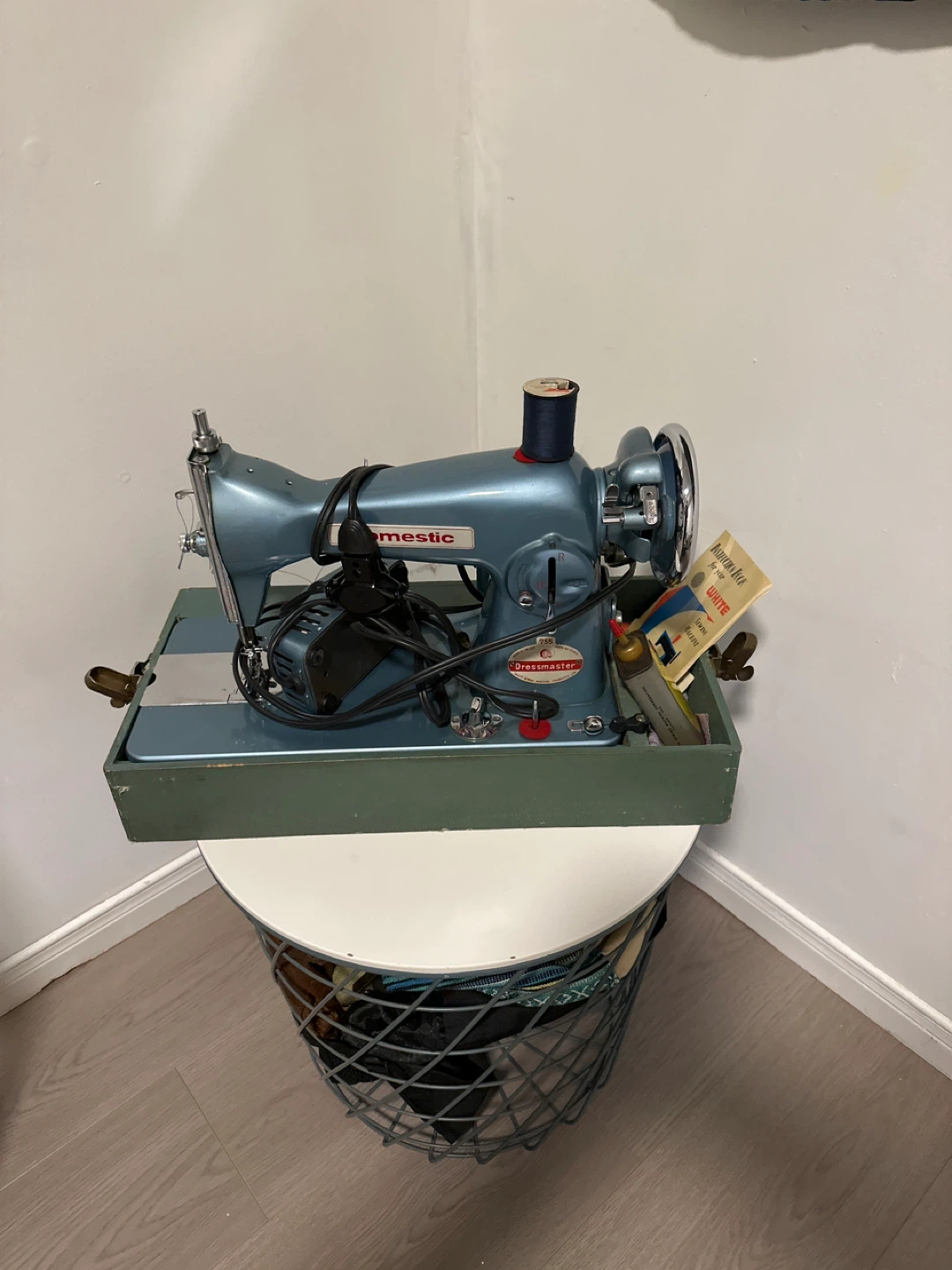 Vintage Domestic Dressmaster Sewing Machine