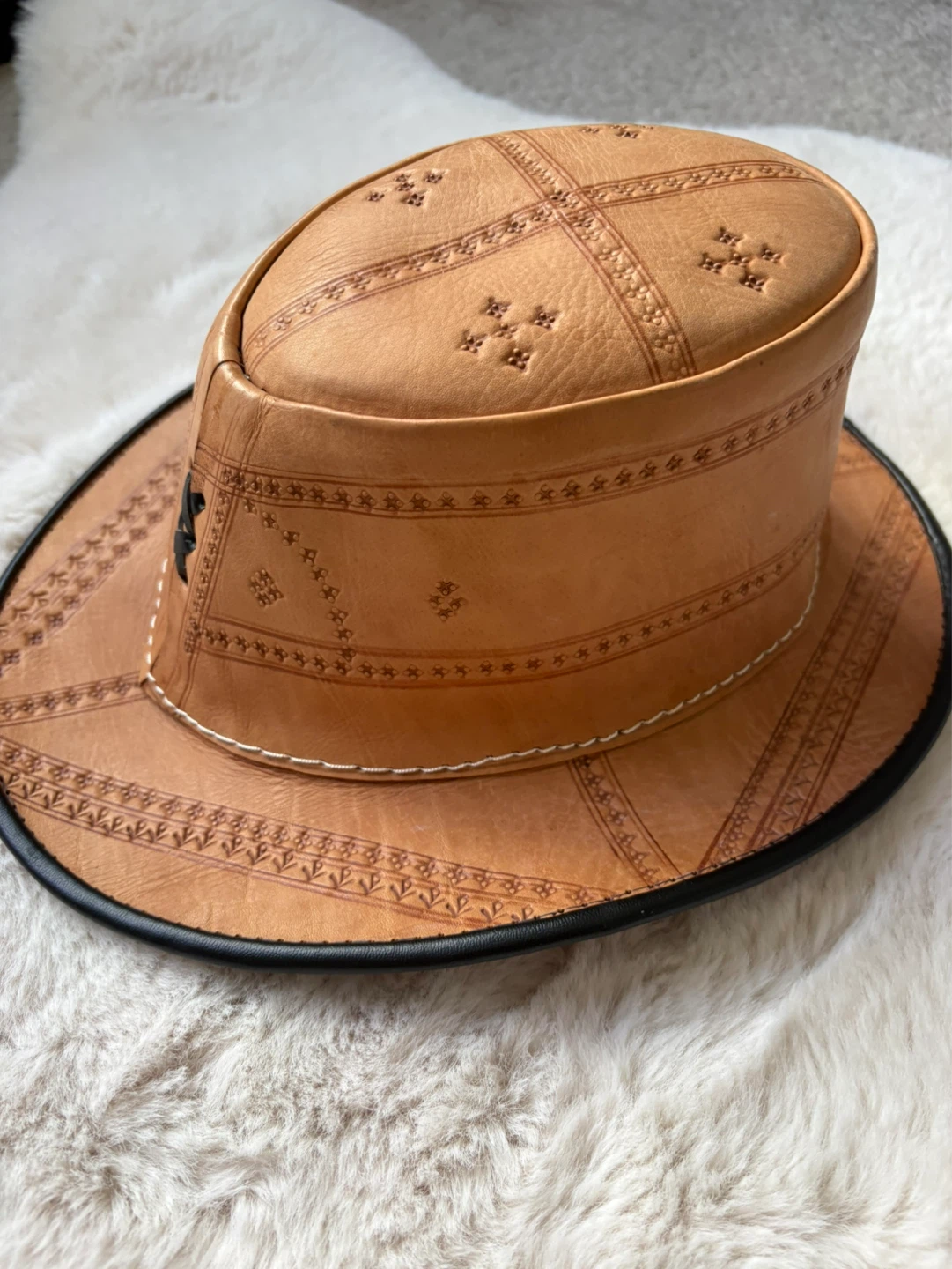Womans Leather Hat - photo 3