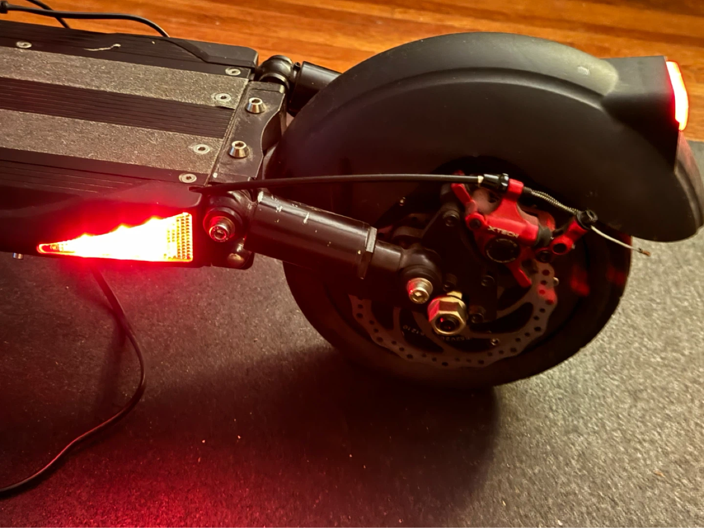 EMOVE Cruiser Electric Scooter - selling parts only - photo 2