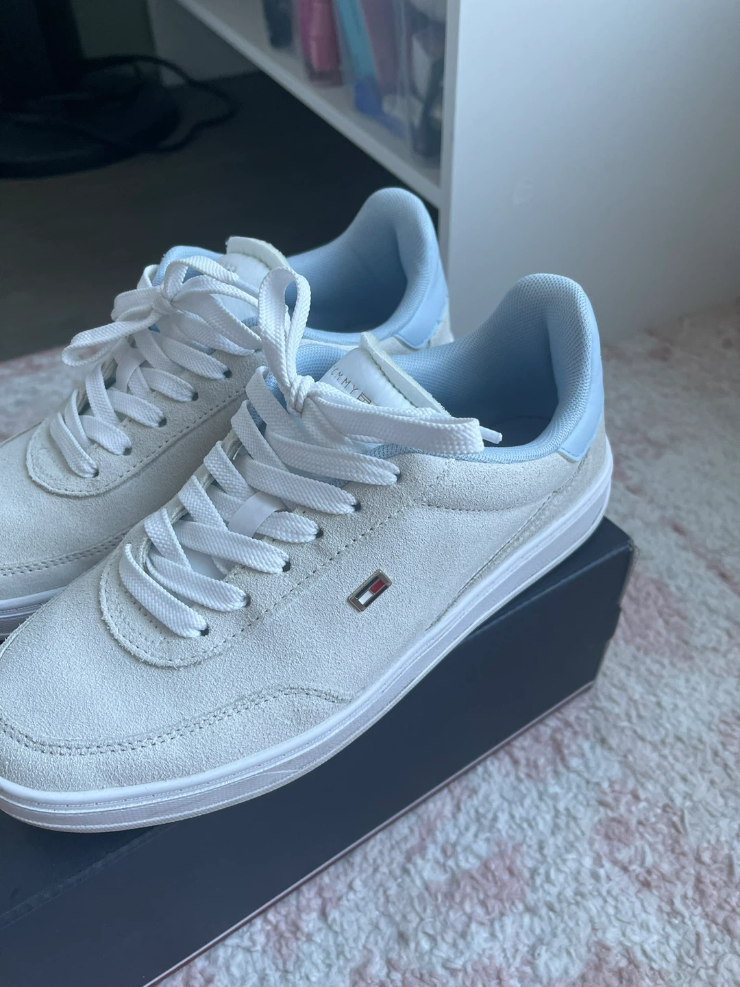Tommy Hilfiger "FW Jackie" Sneakers - Size 37 (EU) / 6.5 (US) - photo 2