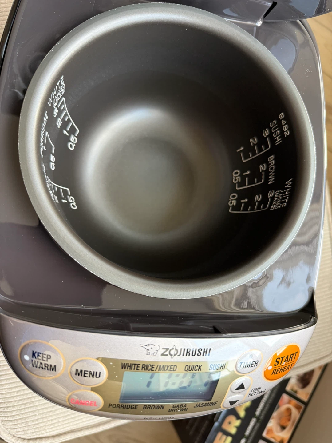 Zojirushi NS-LHC05 Electric Rice Cooker & Warmer - photo 5
