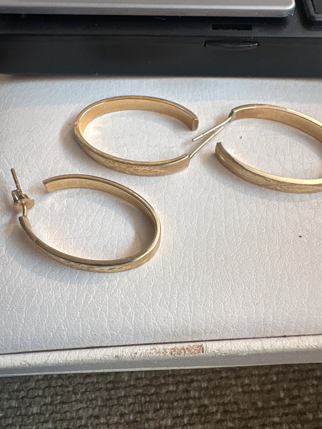 14k Gold Oval Hoop Earrings(3) - photo 3
