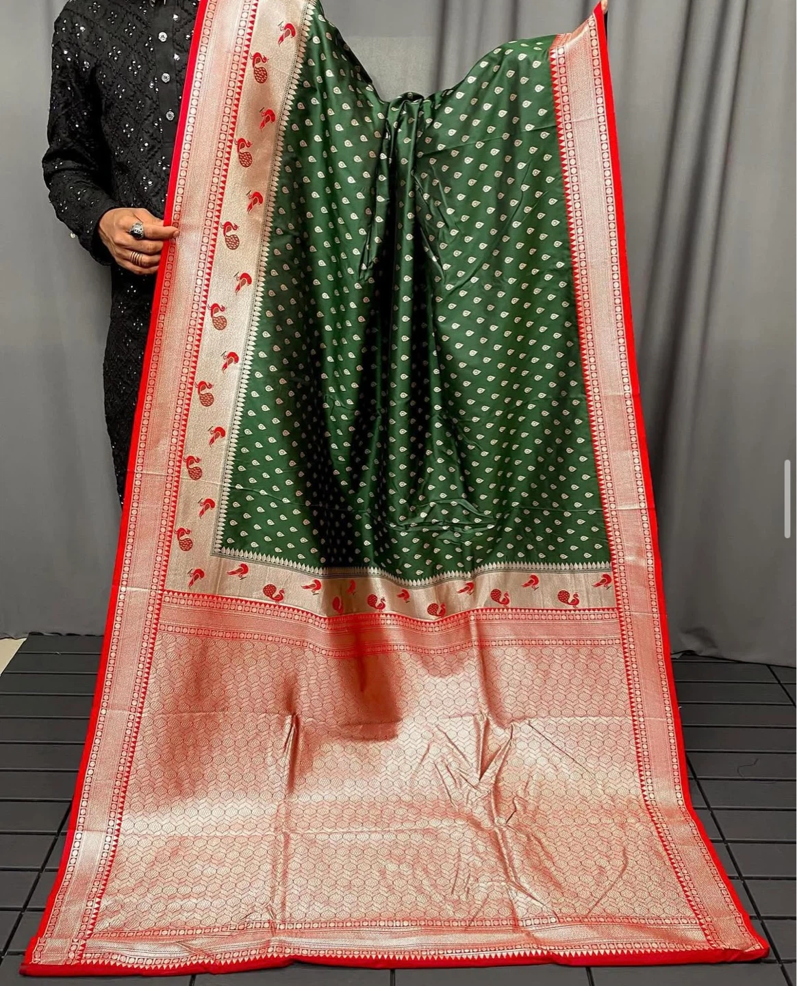 Woven Banarasi Silk Saree - Various Colours - photo 3