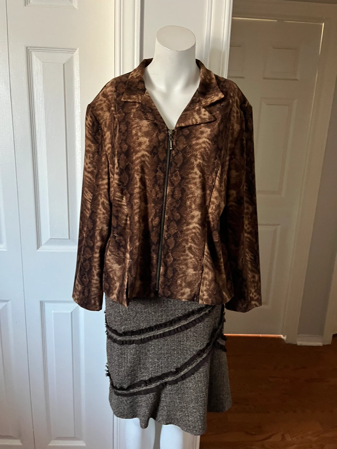Daniel Laurent Women's Brown Snake Print Zip-Up Jacket