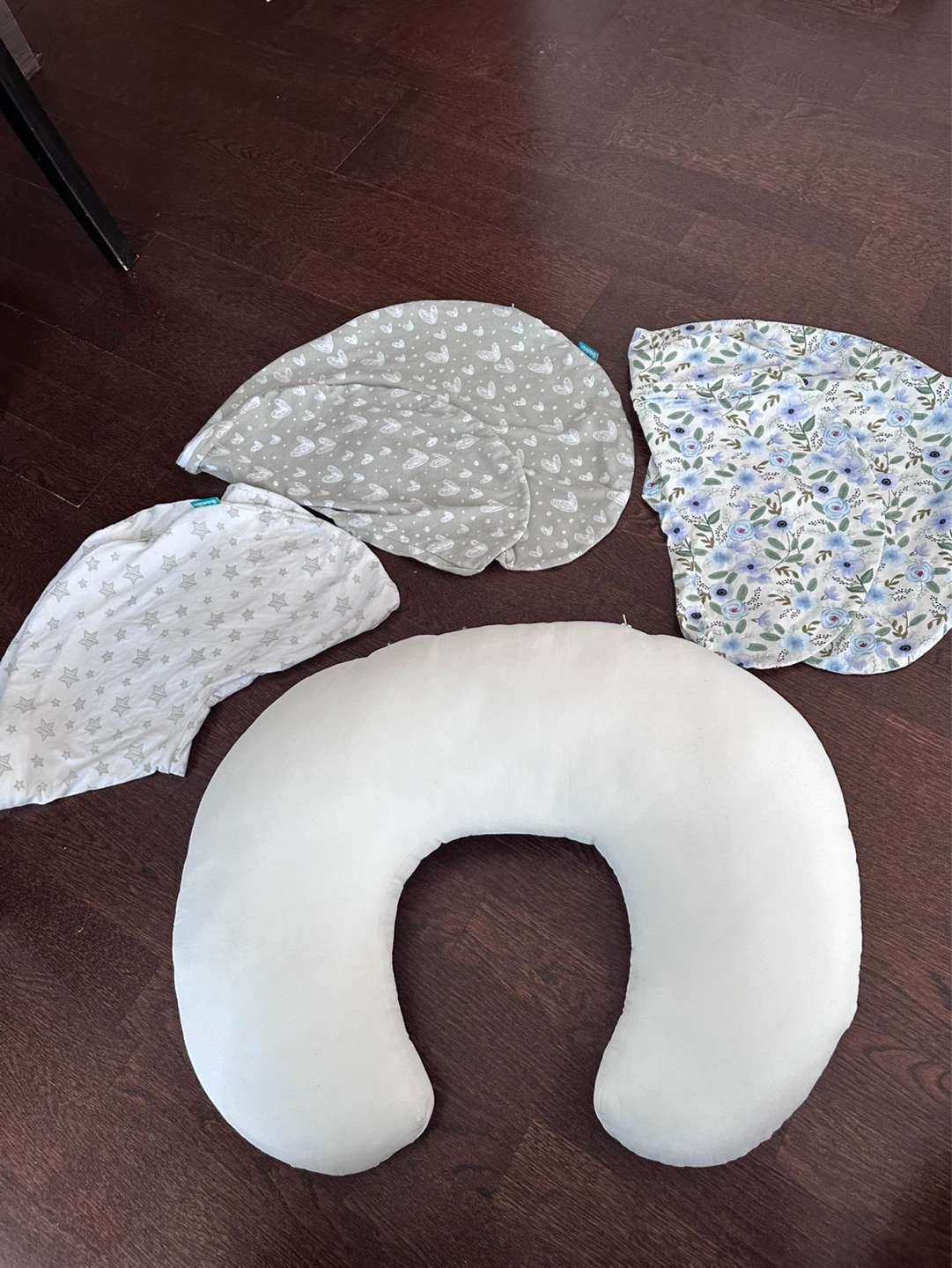 Boon Nursing Pillow with 3 Covers