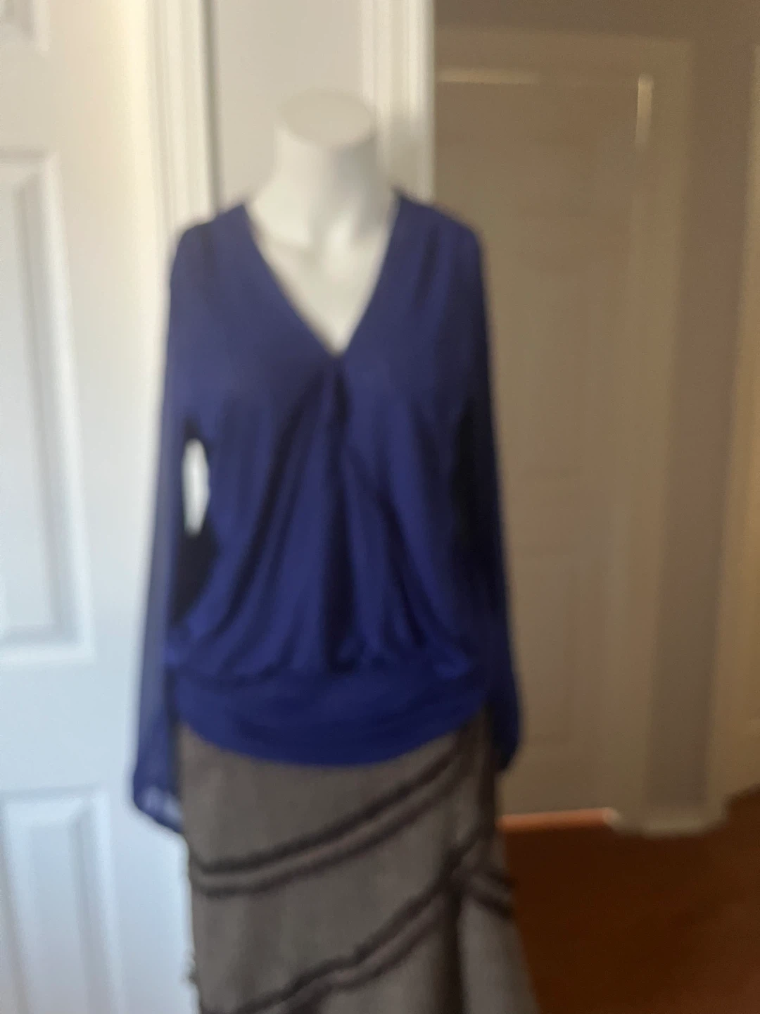 LE CHÂTEAU Blue Mesh Sleeve Blouse - photo 2