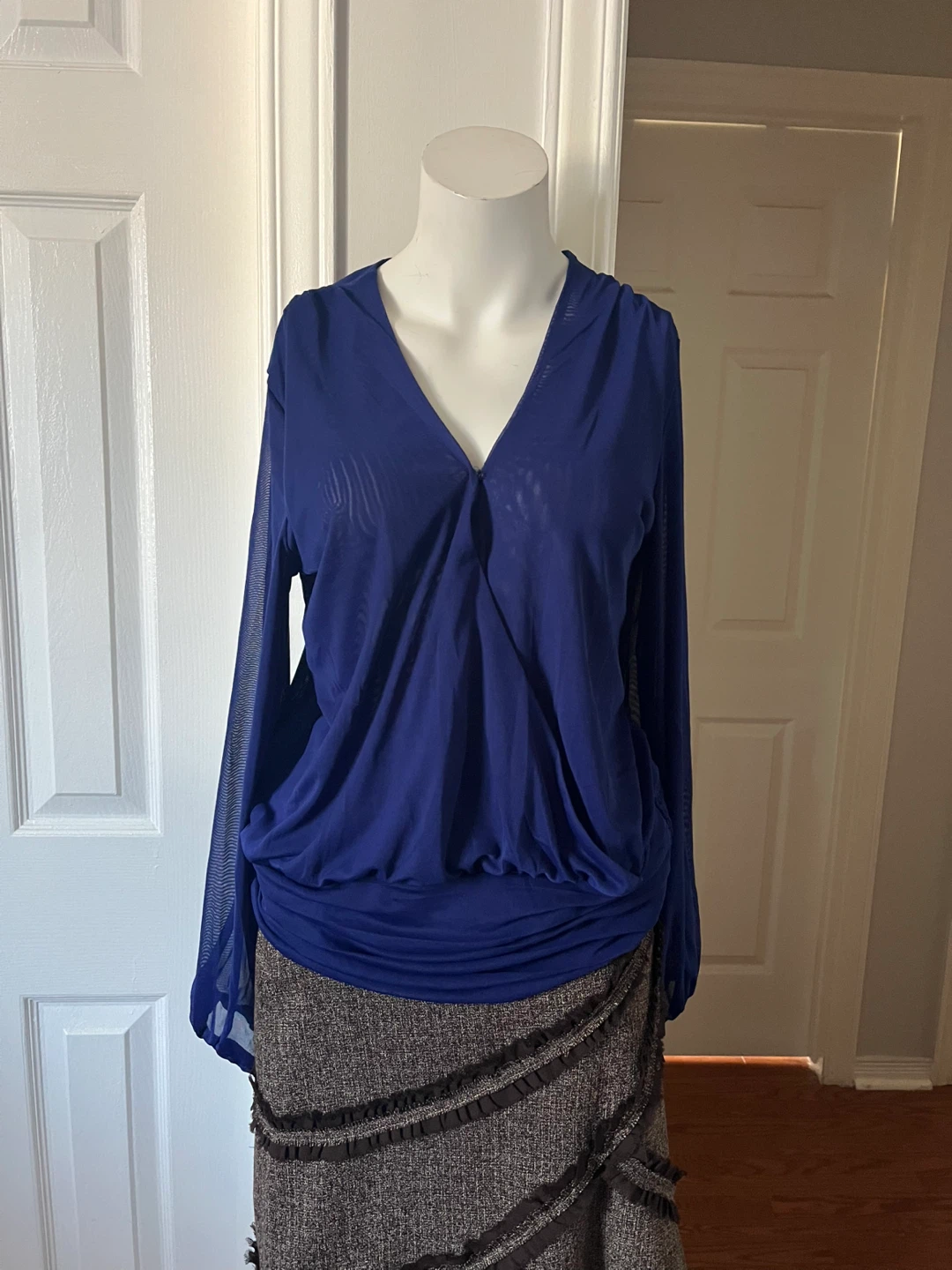 LE CHÂTEAU Blue Mesh Sleeve Blouse