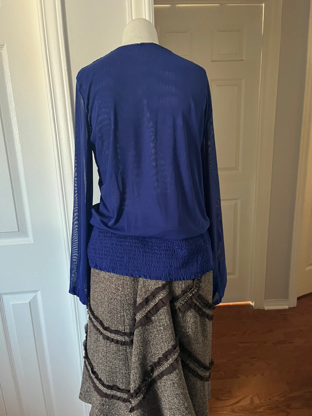 LE CHÂTEAU Blue Mesh Sleeve Blouse - photo 4