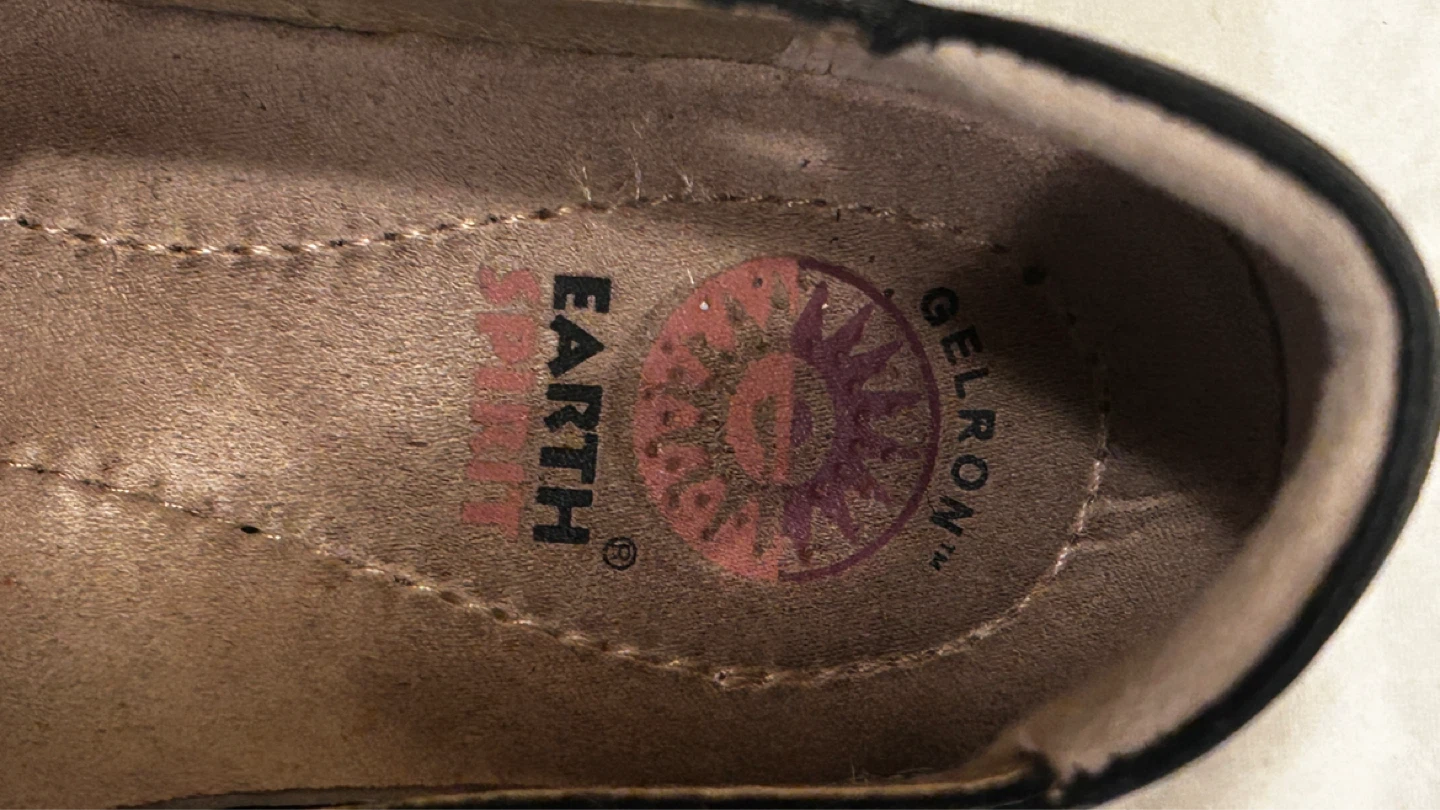 Size 6 Earth Women's Black Leather Mary Jane Shoes - photo 3
