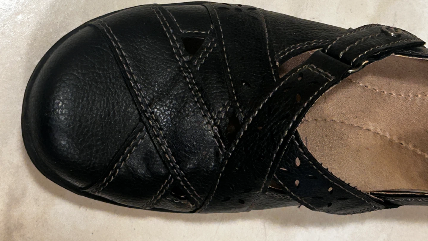 Size 6 Earth Women's Black Leather Mary Jane Shoes - photo 2