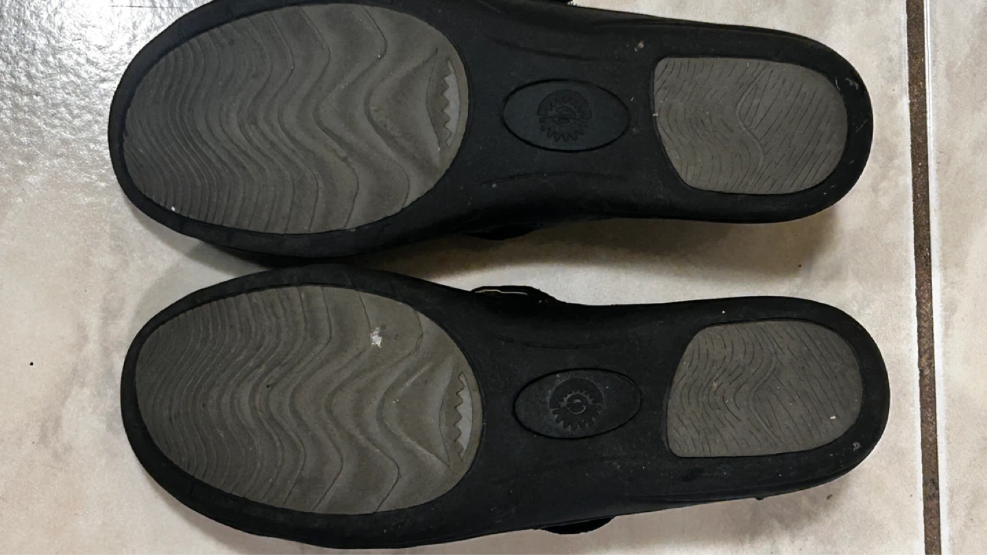 Size 6 Earth Women's Black Leather Mary Jane Shoes - photo 4