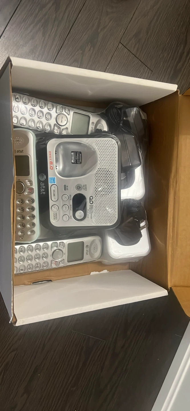 AT&T Three Handset Cordless Answering System - photo 2