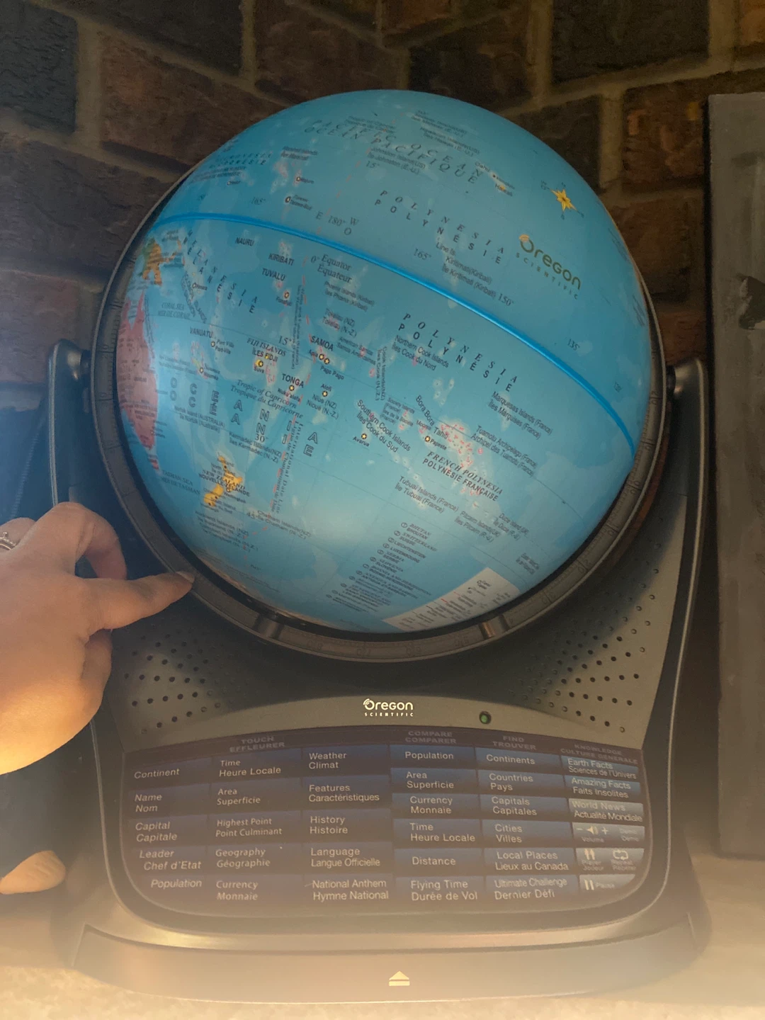 Oregon Scientific Interactive Globe - photo 2