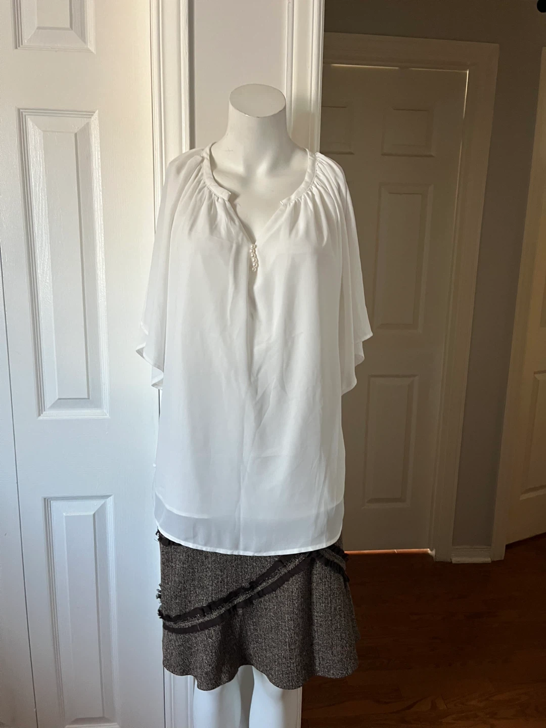 White Sheer Blouse with Pearl Detail size X-Large - photo 2