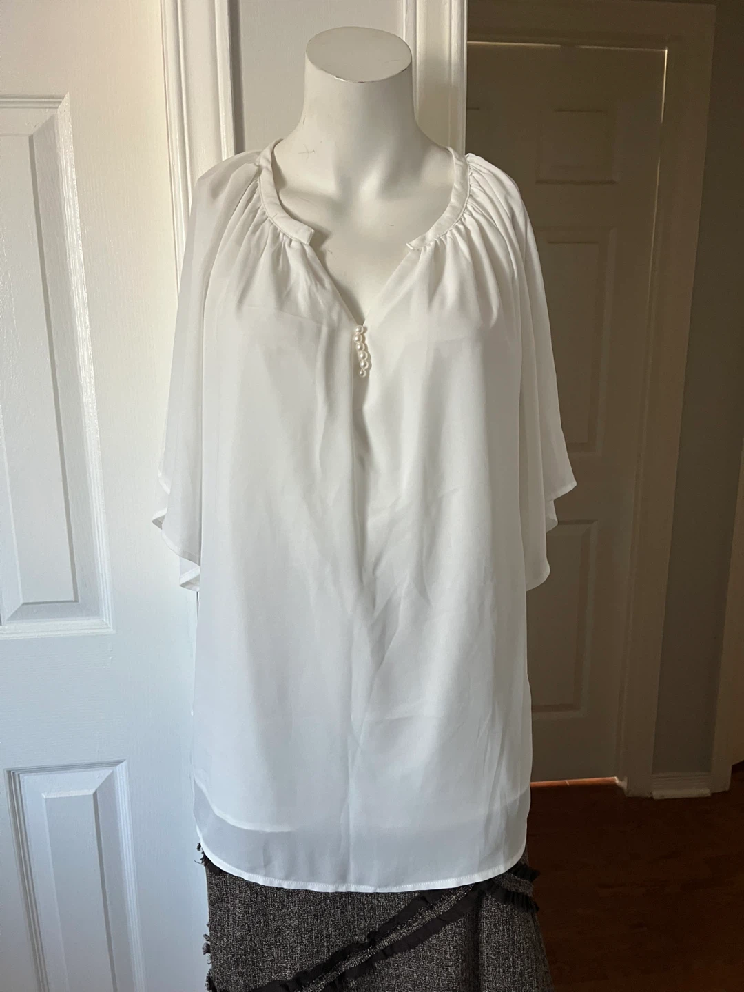 White Sheer Blouse with Pearl Detail size X-Large - photo 3